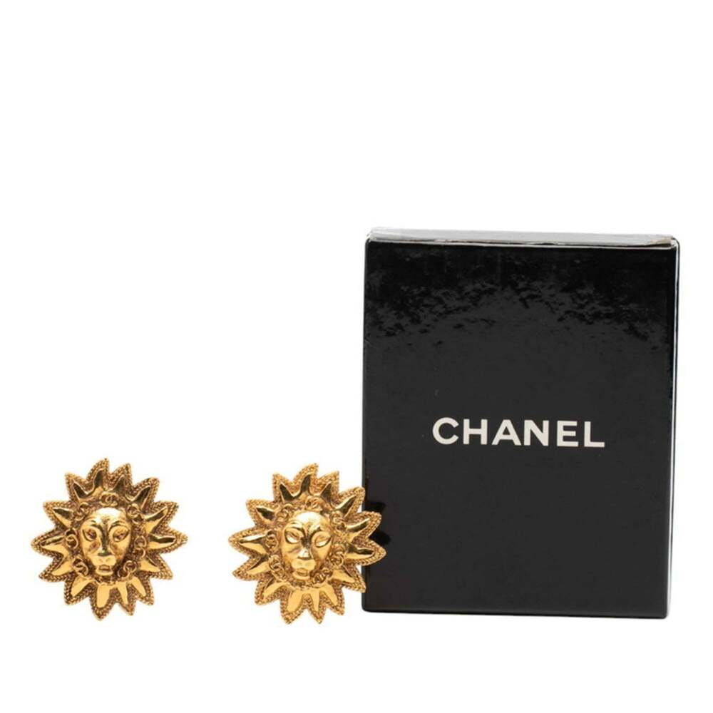 CHANEL Authentic Vintage Green Logo Earrings - Picture 4 of 4